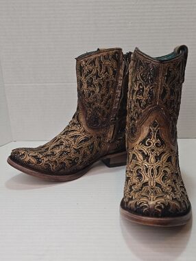 Corral  Women's Inlay/Studs Cowhide Snip Toe Western Boots
